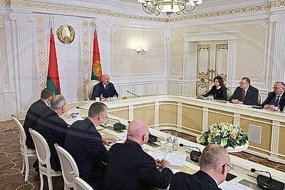 Работа антикризисных управляющих, выплата заработка. Темы совещания Лукашенко с Совмином