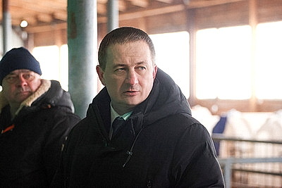Как содержат телят в МТК \"Лошница\"? Хозяйство проверил премьер-министр