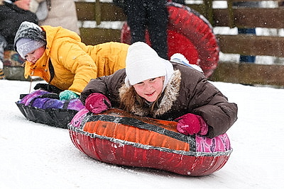 В Минске оборудованы снежные горки для зимних забав
