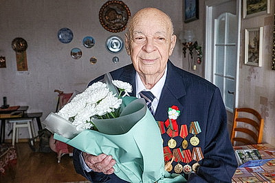 Накануне Дня Победы поздравили участника ВОВ Александра Когана из Витебска