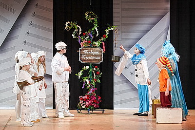 Принятие, социализация, дружба. В Минске инклюзивный театр представил спектакль в поддержку детей с РАС