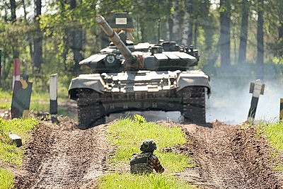 Танк над головой и первый выстрел: как проходит конкурс военно-патриотических клубов ВС