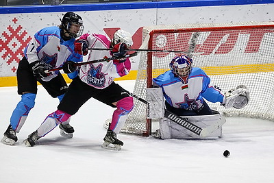 В хоккей играют не только мужчины. Всемирный женский хоккейный матч прошел в Минске