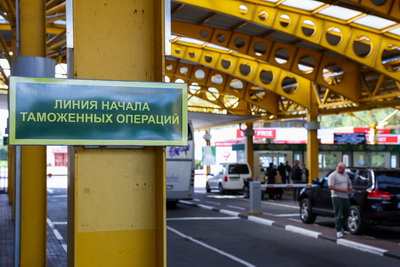 Руководители таможенных служб стран СНГ заложили в пункте пропуска \"Брест\" капсулу с посланием потомкам