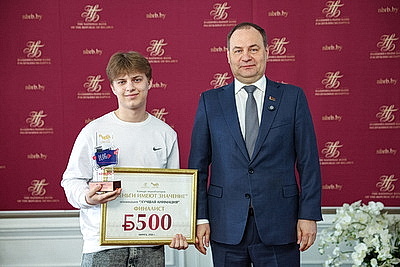 Победителей конкурса видеоблогеров \"Деньги имеют значение\" наградили в Нацбанке