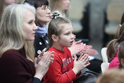 Около 3 тыс. человек в Витебской области получили помощь в рамках акции \"Елка желаний\"
