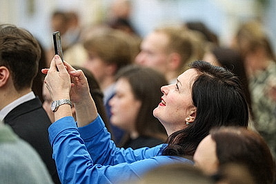 Для научных сотрудников НАН и представителей БГЭУ провели экскурсию во Дворце Независимости