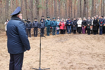 Останки не менее 75 мирных граждан, убитых в 1942 году, перезахоронили в Ветковском районе