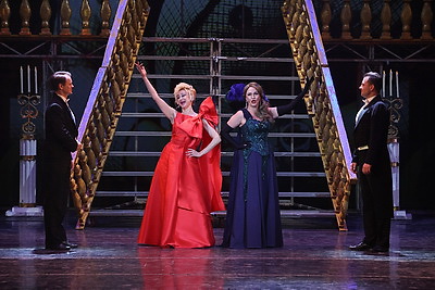 Юбилейный вечер \"Кальман против Штрауса, или Пять и пять - пятьдесят пять\" собрал на сцене весь коллектив музыкального театра