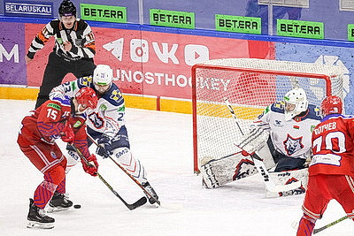 \"Юность\" всухую победила \"Металлург\" в первом матче полуфинала хоккейной экстралиги