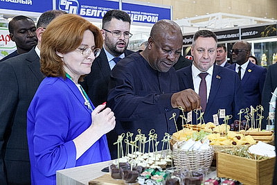 Президент Ганы Джон Драмани Махама с официальным визитом посещает Беларусь