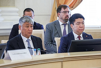 В Минске состоялась церемония гашения конверта с оригинальной маркой к 35-летию СНГ