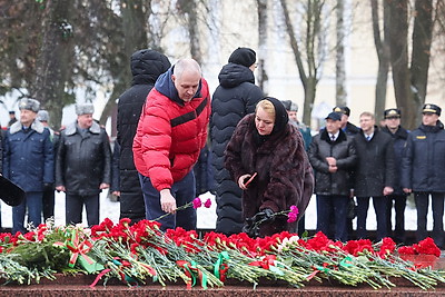 Праздник мужества и верности долгу: в регионах Беларуси 23 февраля прошли торжественные митинги