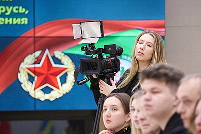 Журналистов БЕЛТА наградили за победу в конкурсе на лучшее освещение развития и строительства Вооруженных Сил