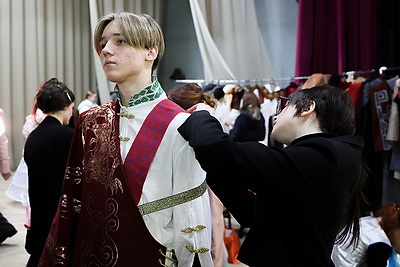 \"Созвездие\" зажигает звезды. Показ мод молодых дизайнеров прошел в лицее БГУ