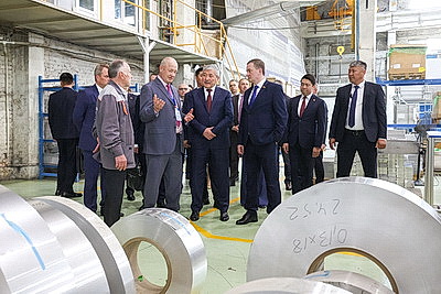 Главы правительств Беларуси и Кыргызстана посетили ОсОО \"Автомаш-Радиатор\"