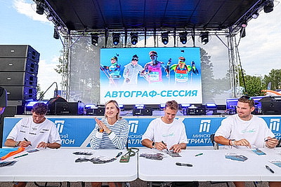 Звездные участники и гости из 12 стран: первый соревновательный день Минского триатлона