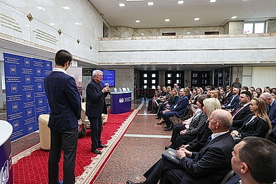 \"Разговор без галстуков\" состоялся в Академии управления
