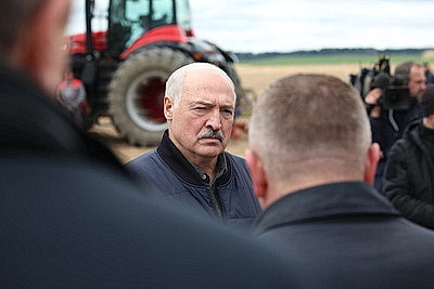 Лукашенко ознакомился с перспективами развития отечественного тракторостроения