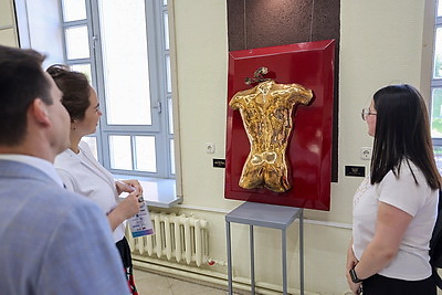 Легендарная художница и ювелир Лиза Сотилис посетила Витебск