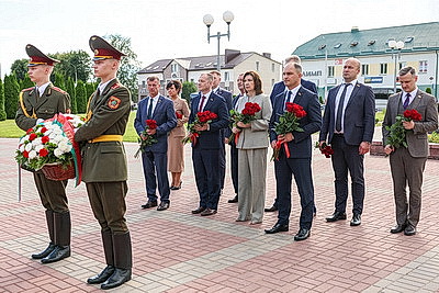 Кочанова посетила БелАЭС и ознакомилась с инфраструктурой Островца