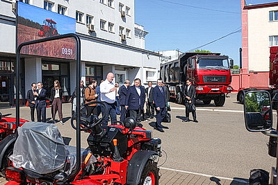 Индонезийская делегация оценила белорусскую технику во время визита на МТЗ и МАЗ