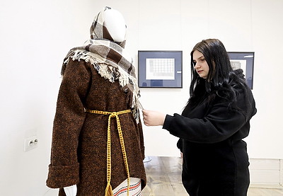 С точностью в деталях. В Витебске открылась выставка народного костюма от молодого дизайнера