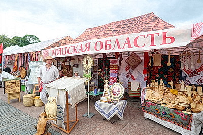 Национальные подворья ярко представлены на фестивале культур в Гродно