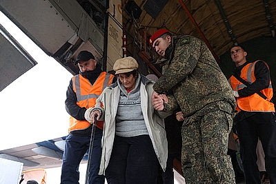 Три самолета с жителями Алешек прибыли в Беларусь