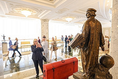 Знаковое событие в преддверии Дня медработников. Во Дворец Независимости пригласили врачей Минска