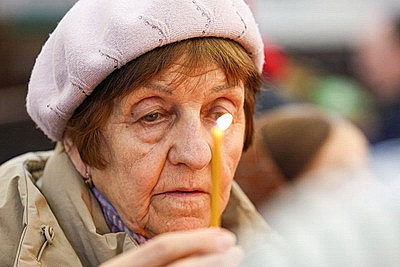 Благодатный огонь от гроба Господня доставили в Минск