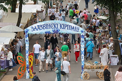 Около 480 участников собрал в фестивальном Витебске \"Задзвінскі кірмаш\"