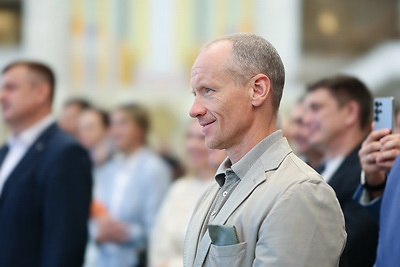 Представители бизнеса посетили с экскурсией Дворец Независимости