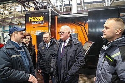 Идеал белорусской женщины, кадровый вопрос, развитие экономики. О чем говорил глава ЦИК с коллективом \"Гомсельмаша\"