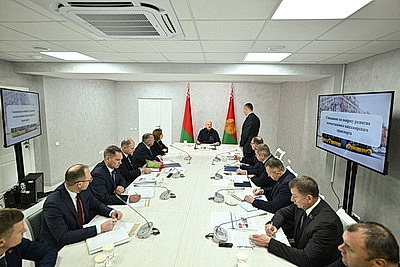 Лукашенко ознакомился с развитием производства отечественного пассажирского транспорта