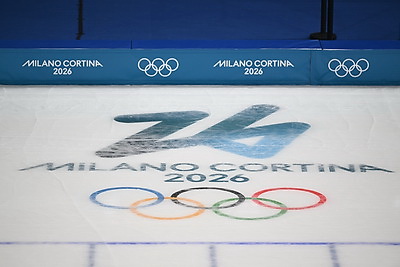 Конькобежка Зуева проводит тренировку перед Олимпиадой в Милане