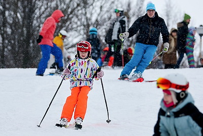 Любители активного отдыха провели праздничные выходные на снежных склонах