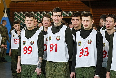 Уровень физподготовки проверяют у военнослужащих 11-й мехбригады