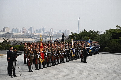 Лукашенко в Пхеньяне возложил венок к монументу \"Освобождение\"