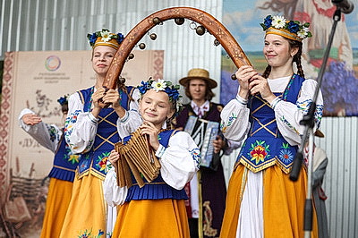 В Музее архитектуры и быта прошел масштабный фестиваль \"Дударскі фэст\"
