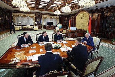 Лукашенко принял доклад Нацбанка, выступив за здоровую конкуренцию в решении важных для страны вопросов