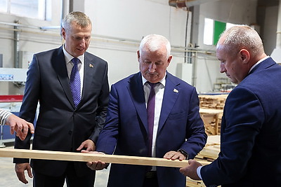 Развитие экономики и социальной сферы. Крутой посетил Ганцевичский район