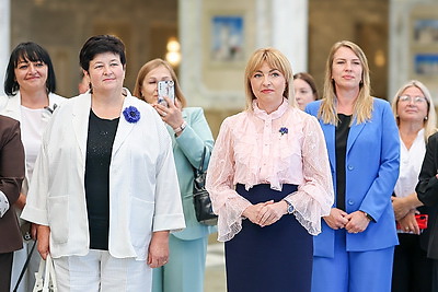 \"Мы разные, но мы едины\". Экскурсия во Дворец Независимости дала старт новому проекту Белорусского союза женщин