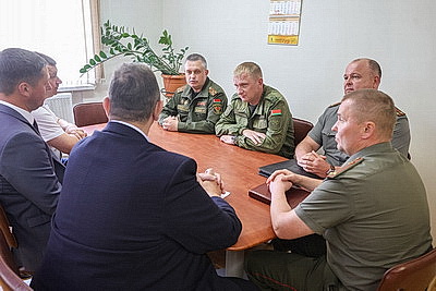 \"Люди заряжены, задачи по силам\". Военкомы ознакомились с ходом уборочной в Гродненском районе