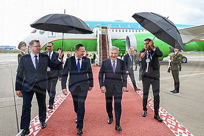 Президент Узбекистана прибыл в Беларусь с официальным визитом