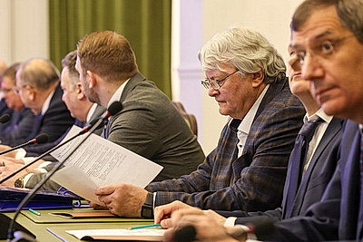 \"Получать новые знания, решать вопросы реального сектора экономики\". Глава НАН об актуальных задачах в науке