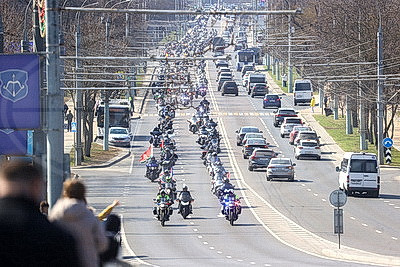 Рев мотора, блеск хрома и невероятная скорость. В Бресте торжественно открыли мотосезон-2026