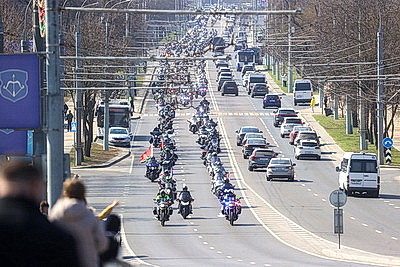 Рев мотора, блеск хрома и невероятная скорость. В Бресте торжественно открыли мотосезон-2026