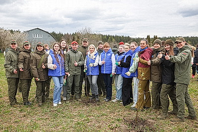 \"Символ мая, Победы, добра и плодородия\". В Беларуси проходит акция \"Яблоневый сад\"