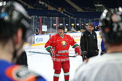 Лукашенко приехал на тренировку хоккеистов \"Динамо-Минск\"